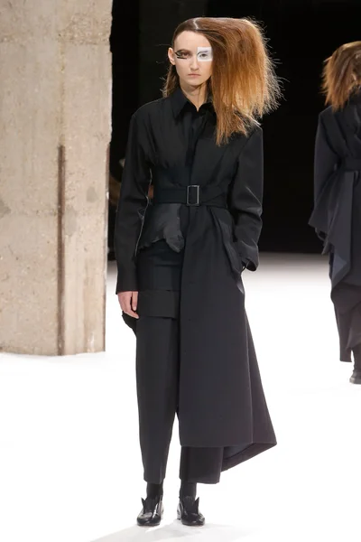 Look 19